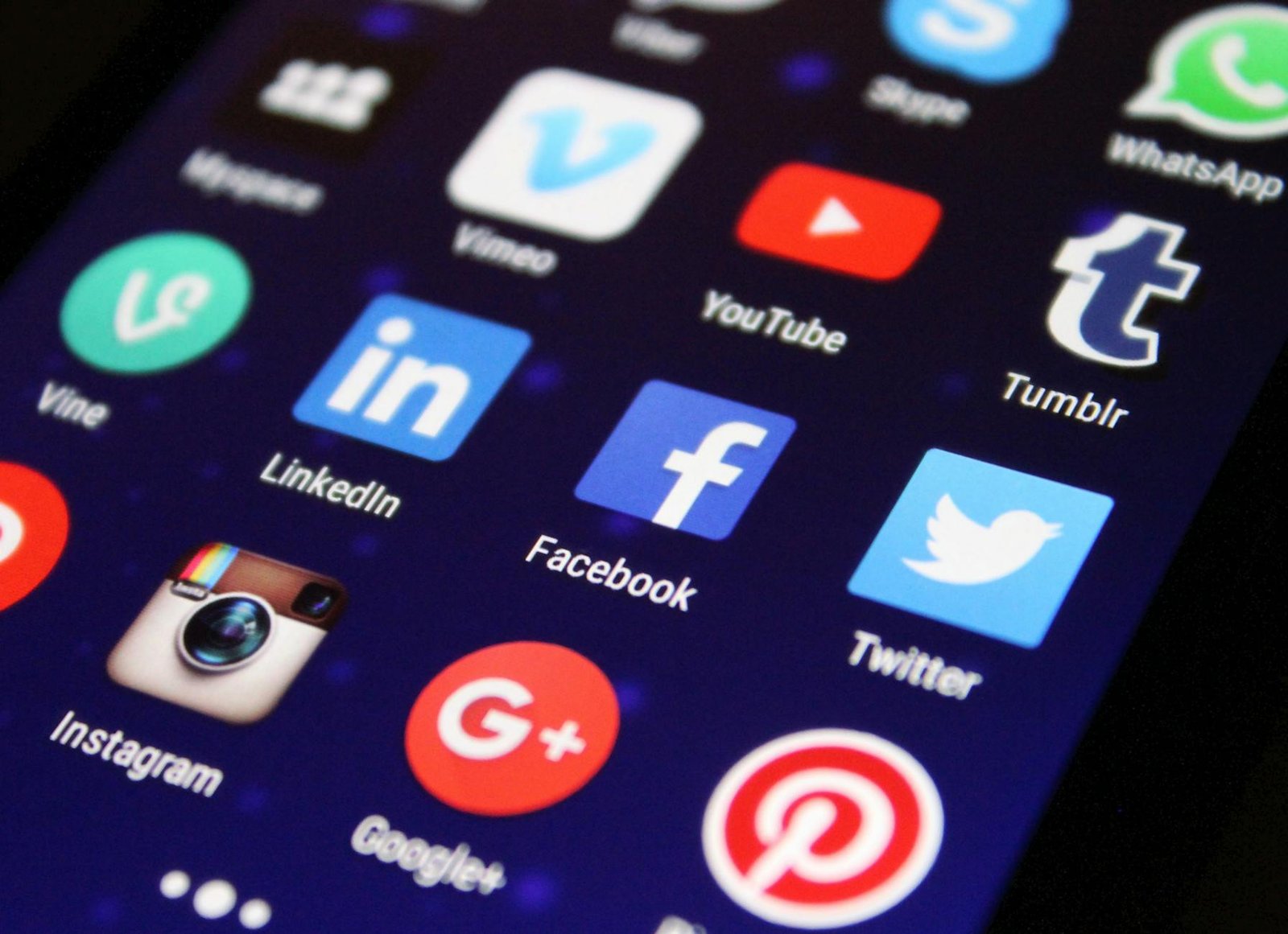Social SEO: Warum TikTok und Instagram für dein Google-Ranking entscheidend sind 1 Die Macht von Social Media für SEO
